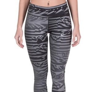 Nike cropped Power Essential Running pattern leggings
